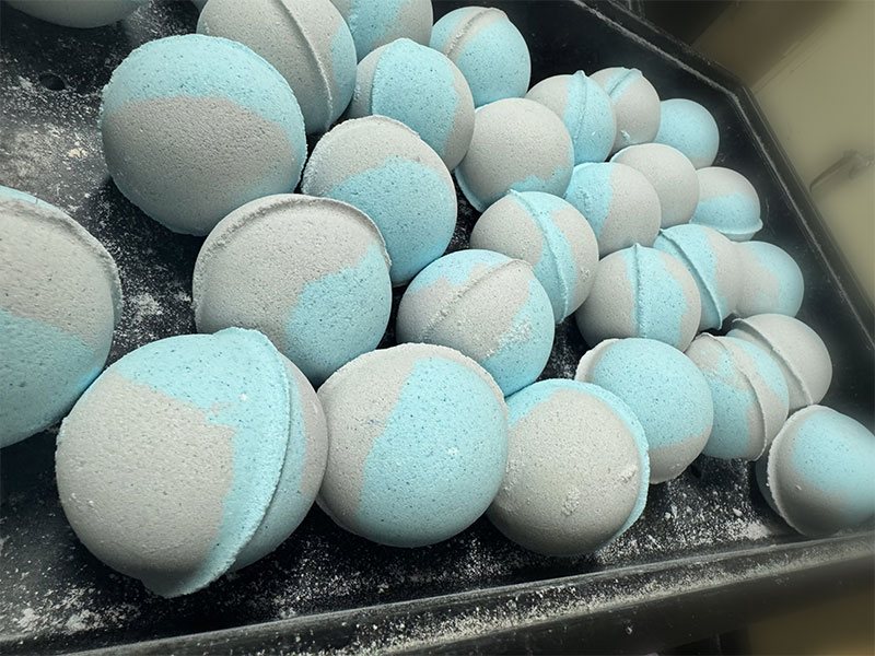 Round bath bombs in trays